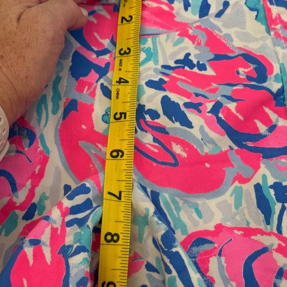 Lilly Pulitzer Hazelle Stretch Shorts in Cosmic Coral - Size 2 - Picture 9 of 9